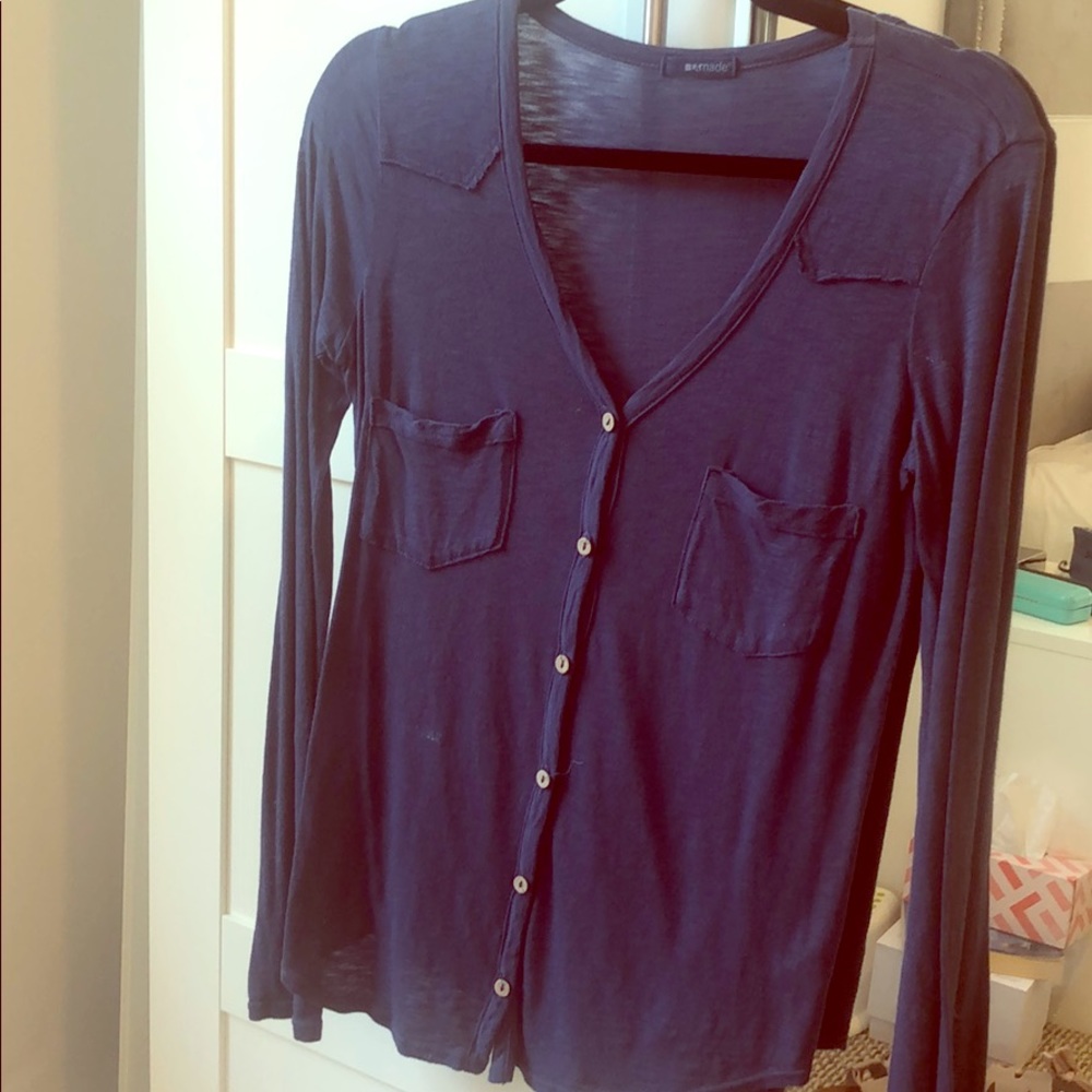 Thin LA Made navy top